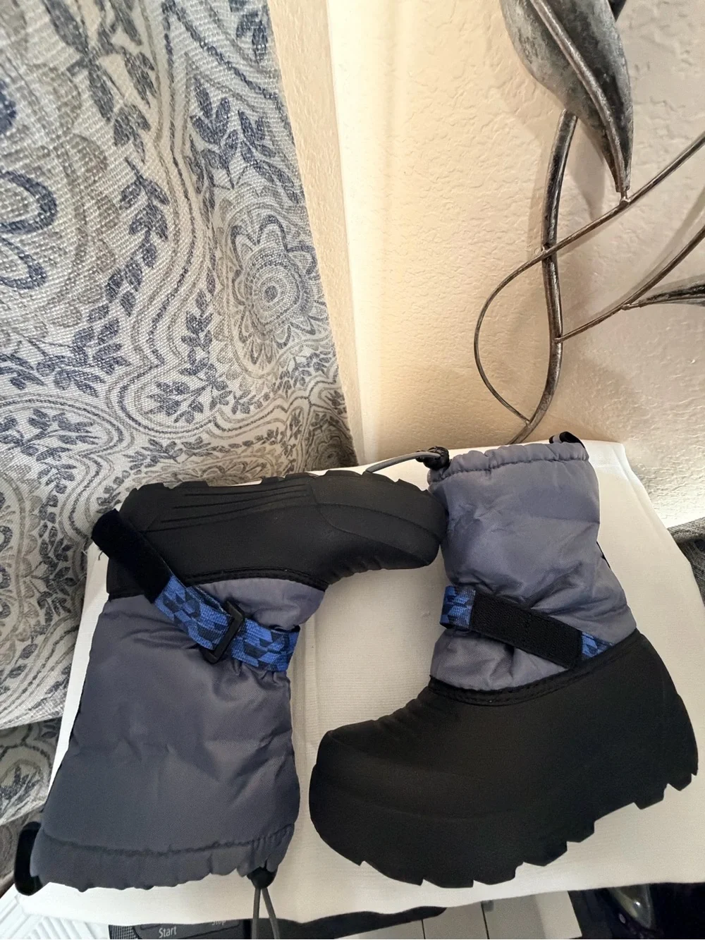 Northside Kids Frosty Insulated Winter Snow Boots..